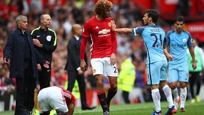 بالفيديو.. دي بروين يسدد ركلة بعيدة عن مرمى اليونايتد 