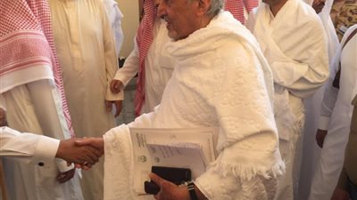 أمير مكة يقف ميدانياً على تقديم الخدمات لحجاج بيت الله (صور)