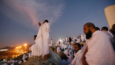 رئيس بعثة الحج الرسمية: معظم الحجاج المصريين على جبل عرفات الآن