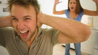 عزيزي الرجل.. استمع الي ثرثرة زوجتك الليلة