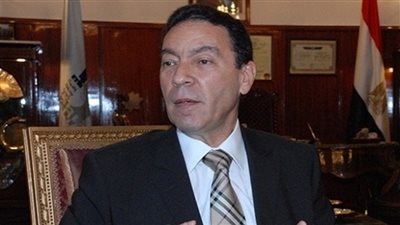 أستاذ جلدية يحذر من الاستحمام باللوفة الطبيعية