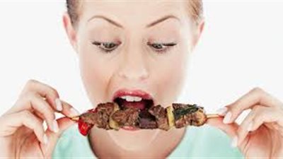 تناول اللحوم يزيد من تراكم الدهون في منطقة الخصر