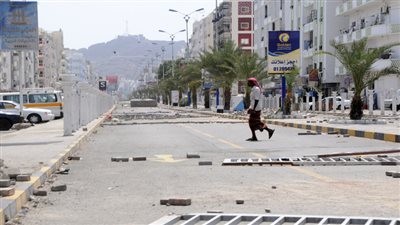 محافظ عدن ينفي دعوته لتشكيل كيان طائفي جنوبي