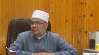 وكيل أوقاف القليوبية يشدد علي الخطباء بمنع غير الأزهريين من اعتلاء المنابر