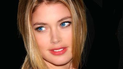 هولندا تضع صورة عارضة أزياء على طوابع بريدية