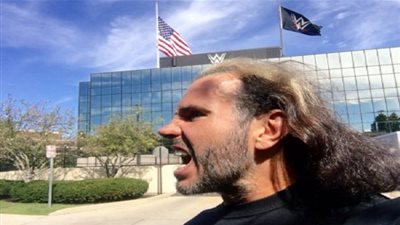 مات هاردي  يواصل السخرية من عائلة مكمان