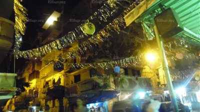 الأحياء الشعبية تتزين لاستقبال صلاة العيد بالإسكندرية (فيديو وصور)