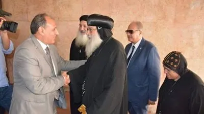الأنبا باخوميوس يهنىء محافظ البحيرة بعيد الاضحى