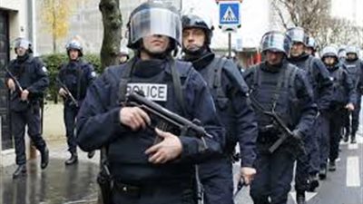 اتهام ثلاث نساء بمحاولة تفجير سيارة مفخخة في باريس 