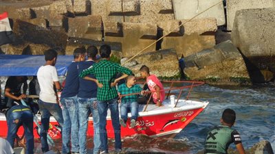 المراكب البحرية ملاذ الأطفال للإستمتاع بثانى أيام العيد فى الإسكندرية (فيديو وصور)
