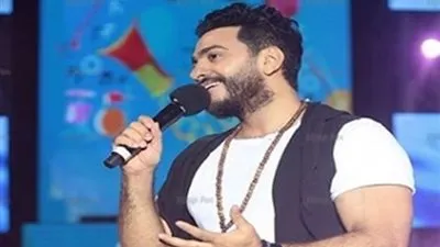 تامر حسني يتوقع الفائز في السوبر الإماراتي 