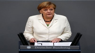 ميركل تتهم عمدة برلين بالتهرب من مسؤوليته تجاه اللاجئين