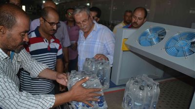 محافظ المنيا يتفقد مصانع المنطقة الصناعية لبحث معوقات تشغيلها