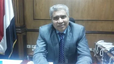 اصابة 11 شخصًا في انقلاب سيارة على طريق 