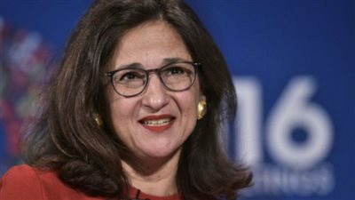 مينوش شفيق المصرية تُتوج على عرش كلية لندن للاقتصاد المرموقة