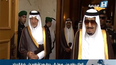 خادم الحرمين يغادر منى 