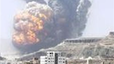 طائرات الحالف العربي تقصف معسكر الأمن القومى شمالي صنعاء