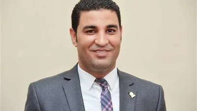 مصطفى ثابت ضيفًا على 