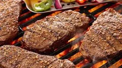 خبير تغذية محذرًا من تناول اللحوم المشوية بكثرة: تسبب السرطان