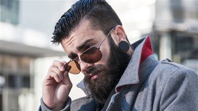 دراسة تكشف سر انجذاب المرأة لـ