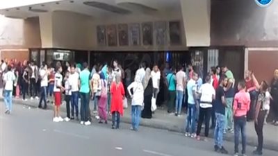 زحام شديد على دور العرض السينمائي في ثالث أيام العيد بالإسكندرية (فيديو)