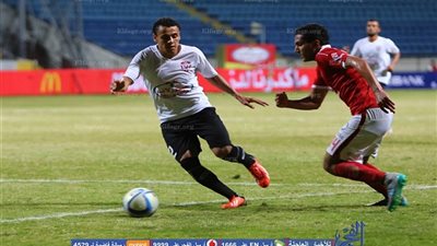 شرطان يهددان احتراف نجم الأهلي في البرتغال