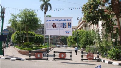 حواجز حديدية بكورنيش النيل للقضاء على الأزمة المرورية رابع أيام العيد في أسيوط