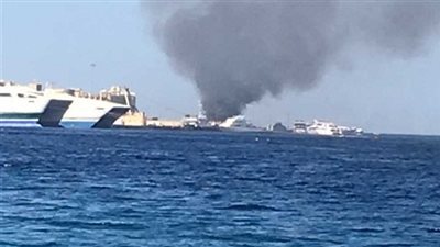 القوات البحرية تسيطر على حريق بأحد اللنشات السياحية في الغردقة