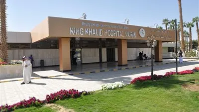 مستشفى خالد بنجران ينقذ يمنياً أصيب برصاصة من الحوثيين