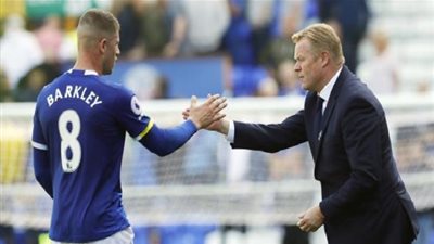 مدرب إيفرتون يفتح النار على لاعب إنجلترا