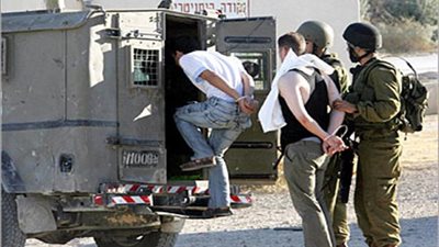 قوات إسرائيلية تعتقل شابين فلسطينيين في الضفة الغربية