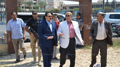 محافظ الإسماعيلية ومدير الأمن يتفقدان تطوير حديقة الشيخ زايد 