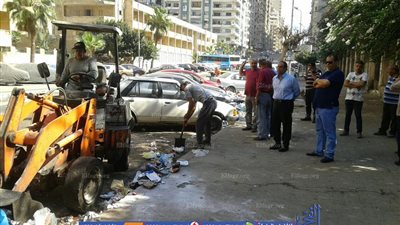 رفع القمامة المتراكمة في 