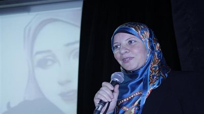 منى صفوت تغوص مع جمهورها فى عالم التأخر العقلى (صور)