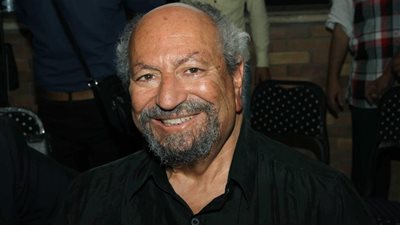 مشادة كلامية بين 