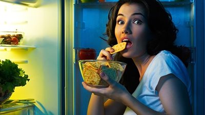 للحفاظ على صحة جسمك ورشاقته.. 5 أطعمة يحظر تناولها قبل النوم 