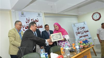 جامعة أسيوط تُكرم الفريق المسؤول عن أول عملية زرع نخاع بمعهد جنوب مصر (صور )