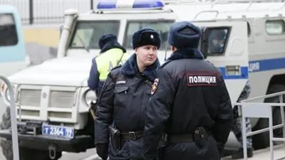 روسيا: رجل يدخل مركز اقتراع مهدداً بتفجير عبوة ناسفة