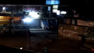 حرب شوارع بجوار مترو فيصل.. واحتجاز مواطنين داخل المحطة (فيديو)