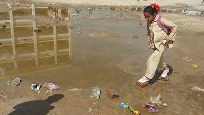 قرية بالفيوم تمنع أولادها من الذهاب للمدارس بسبب الصرف الصحي