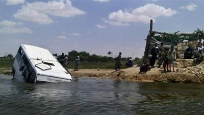 قتلى وجرحى إثر سقوط شاحنة فى قناة للرى شمال بباكستان