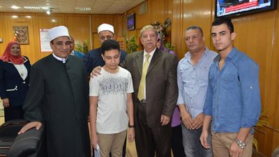 محافظ الإسماعيلية يكرم الأول على الثانوية الأزهرية للمكفوفين