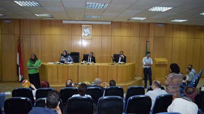 محافظ المنيا يخصص ساعة يوميًا لحل مشاكل المواطنين.. ويلتقي أهالي سمالوط غدًا