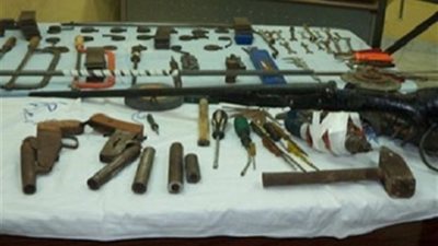 ضبط حداد يدير ورشة لتصنيع الأسلحة النارية داخل منزله بالبحيرة