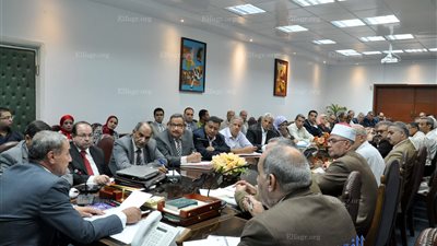 محافظ القليوبية يأمر بحل مشكلة مياه الصرف الصحي وإزالة التعديات على الأراضي (صور)