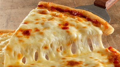 طريقة عمل بيتزا بالموزاريلا