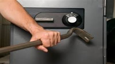 ضبط عاطلين سرقا خزينة مدرس بالاشتراك مع حداد هارب في المنيا