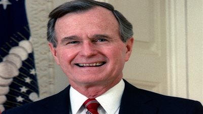 بوش الأب يصوت لصالح كلينتون في الانتخابات الرئاسية 