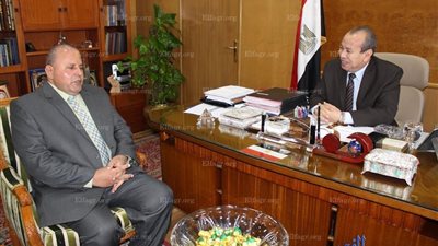 محافظ دمياط يحصر إحتياجات المدارس ويشدد على تسليم الكتب الدراسية 