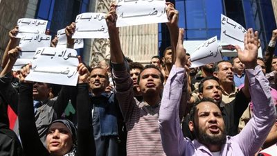 تأجيل النطق بالحكم على 7 متظاهرين في قضية تيران وصنافير بدمياط 